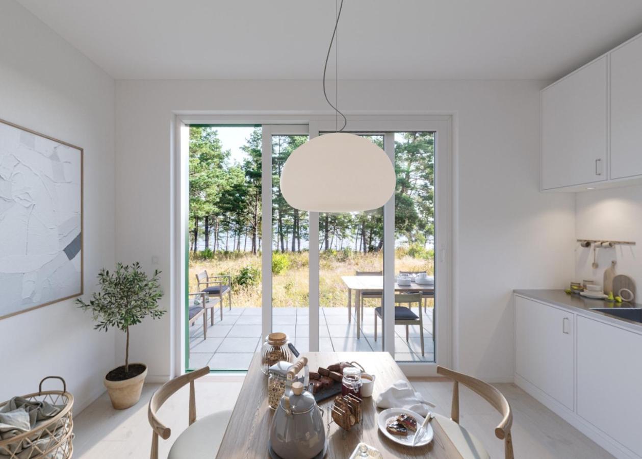 Vaestoes Strand By First Hotels Lärbro Eksteriør billede
